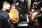 Terjaring OTT, Wali Kota Bandung Yana Mulyana Ditahan KPK