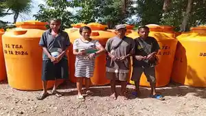 Pemerintah-Desa-Taaba-Malaka-Distribusi-Puluhan-Fiber-Air-untuk-Warga.jpg