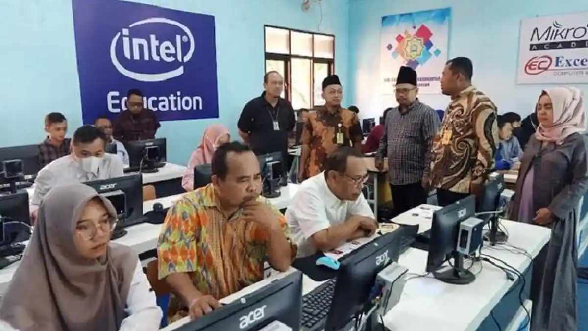 364 Calon Pengawas Pemilu 2024 di Kabupaten Pekalongan Ikuti Tes CAT