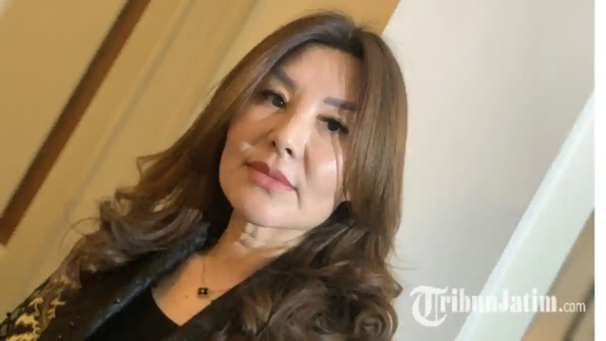 Tren Rambut Wanita 2024, Gaya Hush Cut Berlayer yang Edgy untuk Anak Muda dengan Pilihan Warna