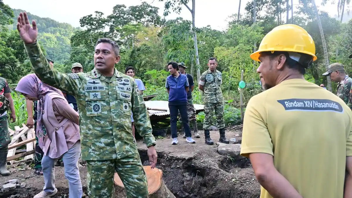 Dandim Bone Rasakan Beratnya Perjalanan Anak-anak Menuju Sekolah - Tribun-timur.com