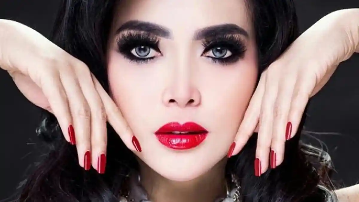 Terkuak! Meski Kerap Bikin Kesal, Ternyata Sosok Berikut yang Jadi Kekasih Hati Syahrini Selama Ini