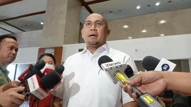 Minta Masyarakat Tak Panik, DPR Koordinasi dengan Pertamina Jaga Stok BBM