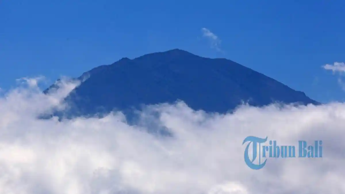 Gunung Agung Telah Alami 3 Kali Gempa Tremor Non-Harmonic, Ini ...