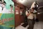 Pencarian Dokumen Terkait Korupsi di Tangerang Selatan