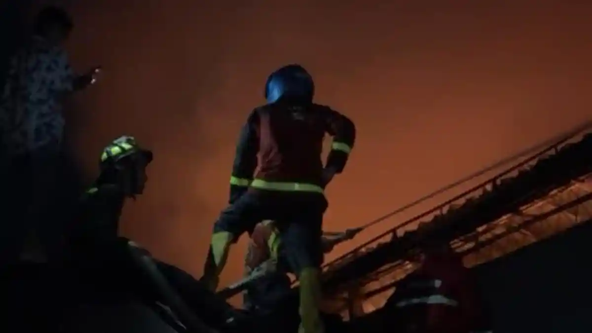 UPDATE Kebakaran di Kalteng Bakar Gudang di Sampit Kotim, Proses Pemadaman Ada Kendala