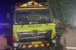 Pasutri Bawa Dua Anak Ditabrak Truk Tronton saat Berburu Takjil, Istri Tewas