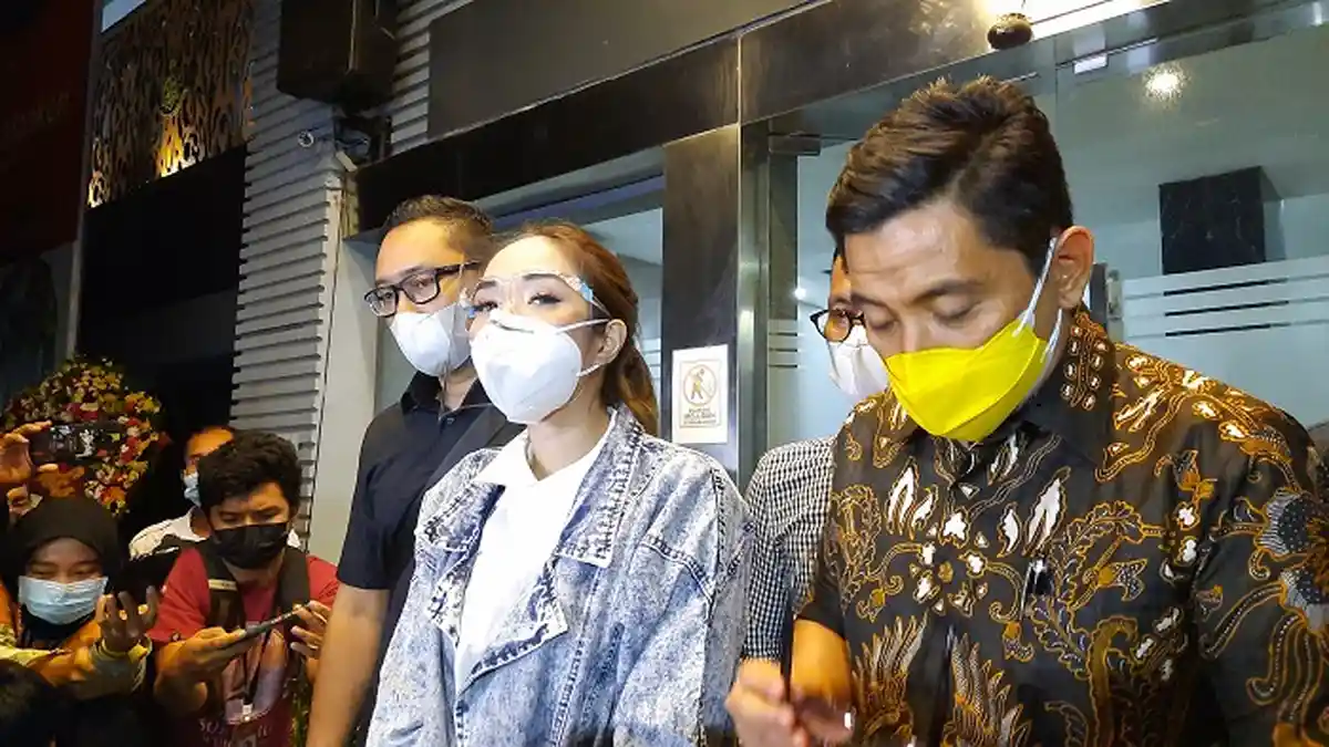 Diperiksa Selama 11 Jam, Gisella Anastasia Diberondong 49 Pertanyaan