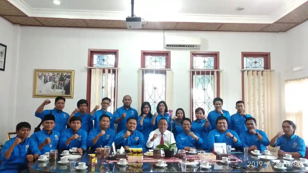 Bupati Minta KNPI Toraja Utara Jaga Sampah Bantaran Sungai dan Penataan Kota Rantepao
