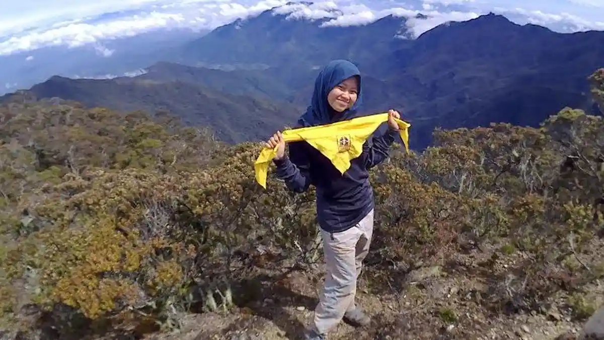 Mendaki Dinginnya Hutan Lumut Latimojong