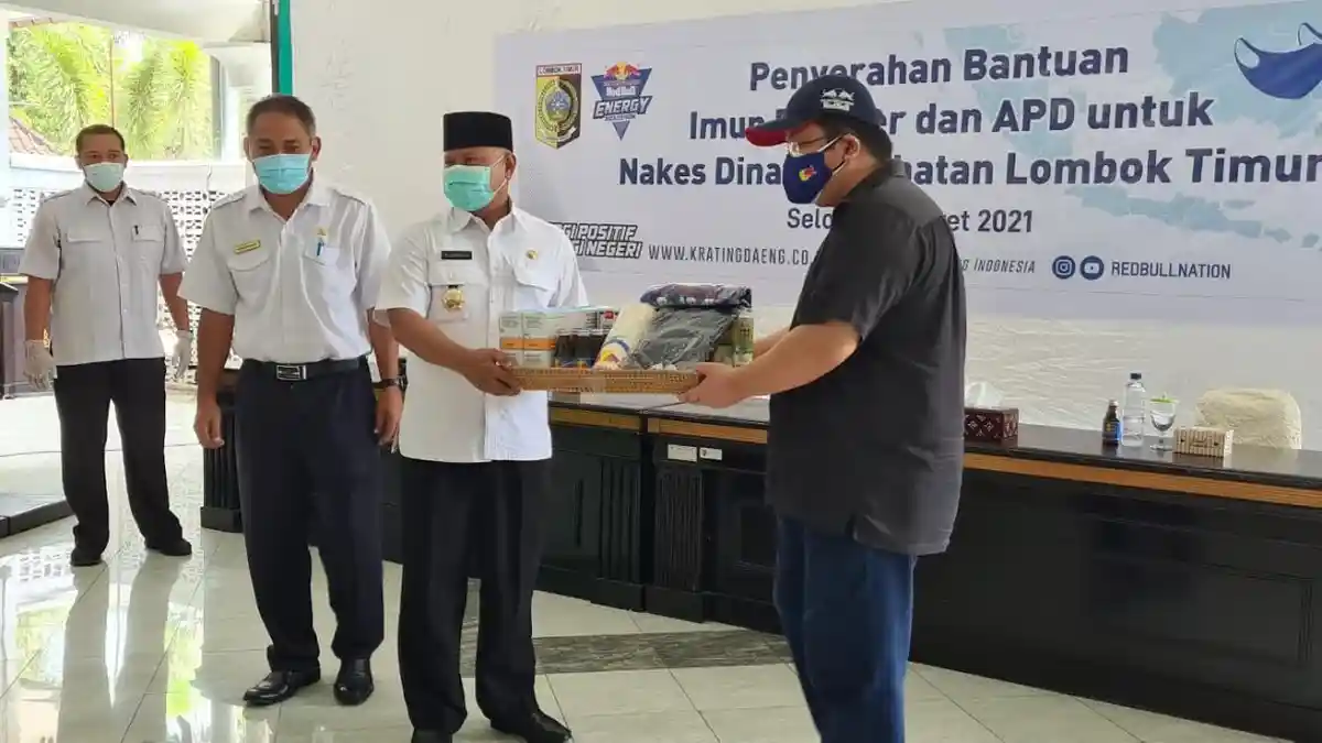 Bupati Lombok Timur Terima Bantuan Puluhan Ribu Imun Boster dan APD untuk Nakes