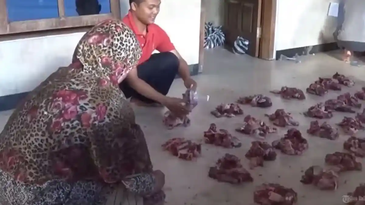 Saat Pencari Suaka Asal Sudan Jadi Panitia Kurban