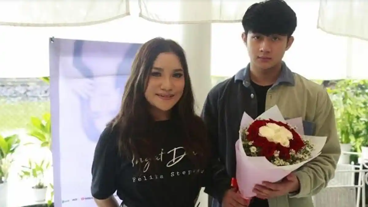 Lewat Single 'Ingat Dulu', Felika Stephani Debut di Industri Musik