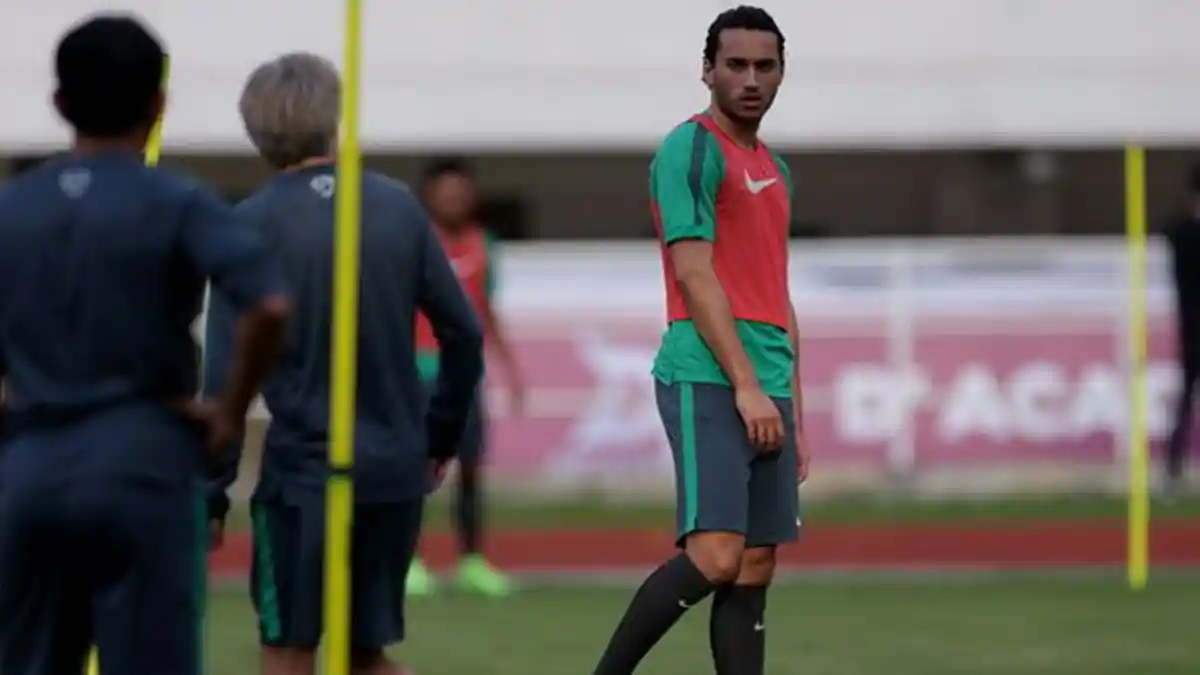 Postingan Ezra Walian Bikin Netizen Terharu dan Mengelukannya