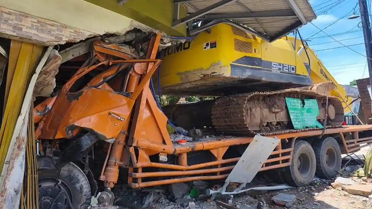 Kecelakaan Truk Pengangkut Ekskavator di Jati Agung Lampung Selatan Proses Mediasi