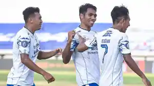 para-pemain-persib-bandung-abdul-aziz-kiri-frets-butuan.jpg