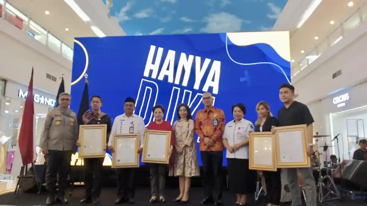 3 Karya Seni Batik Khas Bitung Sulawesi Utara Kantongi Hak Cipta, Hengky Honandar Terima Sertifikat