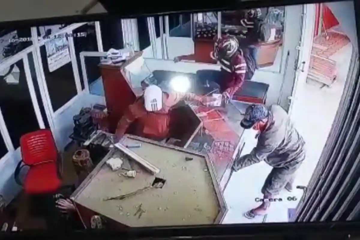 Enam Orang Perampok Kendarai Sepeda Motor, Gasak 2 Kg Emas dari Toko Handiko