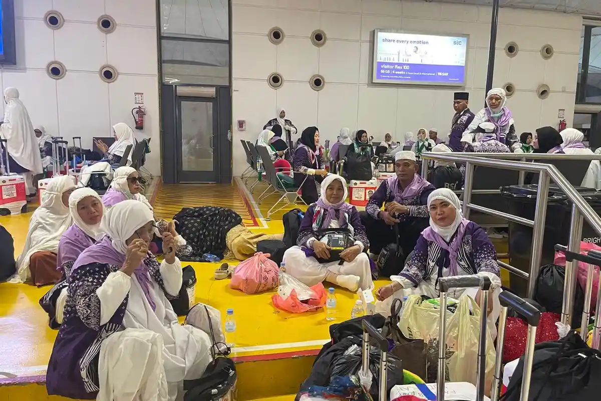 Jemaah Sidrap dan Wajo Serta Selayar Menyala Sejak Bandara Jeddah, Menunggu Sambil Nikmati Albaek