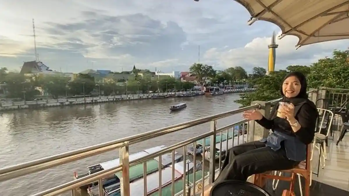 Wisata Kalsel :  Tempat Nongkrong Kafe di Menara Pandang, View Sungai Martapura dari Ketinggian  