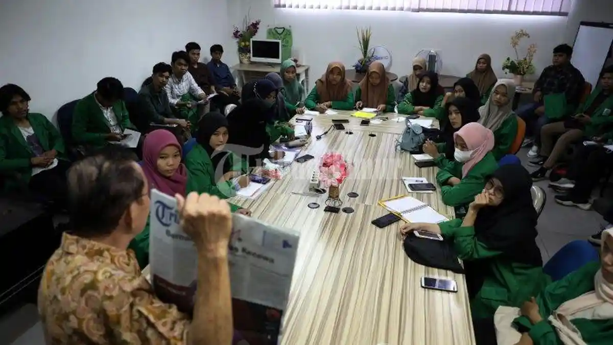 Foto: Mahasiswa KPI UIN Alauddin Makassar Belajar Jurnalistik di Tribun Timur - mahasiswa-KPI-fakultas-dakwah-UIN-alauddin-di-tribun-44.jpg
