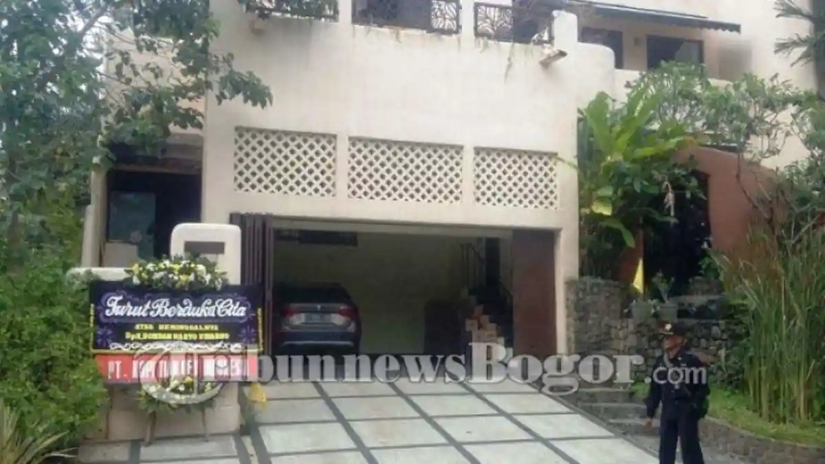 Karangan Bunga Mulai Berdatangan ke Rumah Duka Bondan Winarno di Sentul City