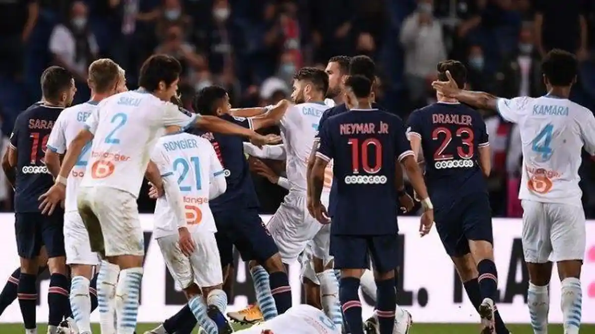 Ricuh! Lima Kartu Merah Warnai Pertandingan PSG Kontra Marseille