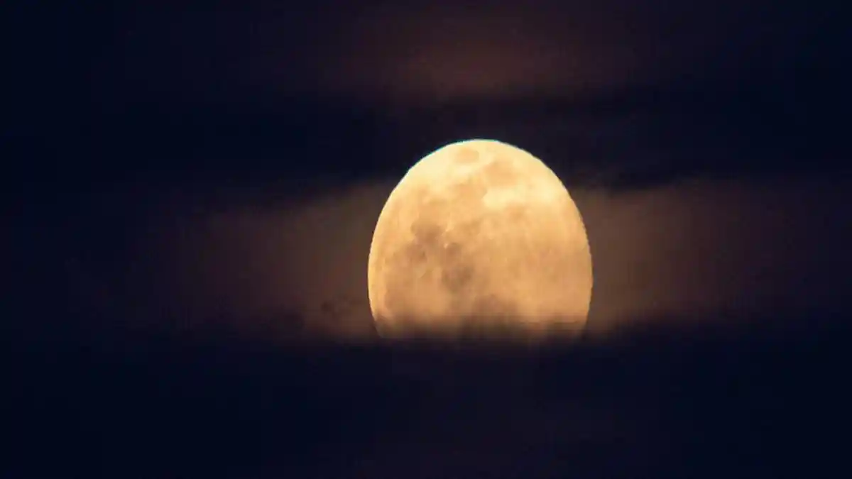 Daftar Fenomena Langit Desember 2025, Ada Supermoon di Titik Tertinggi