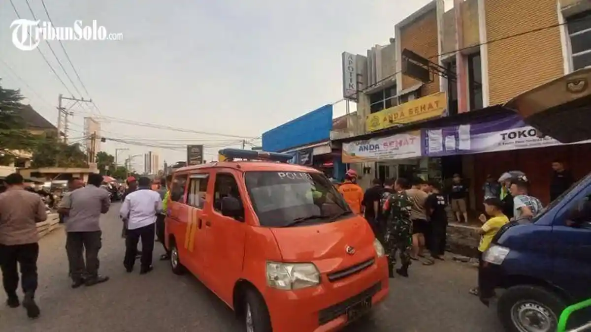 Detik-detik Pria di Solo Meninggal setelah Jatuh ke Lubang Proyek, Sempat Beli Obat di Apotek