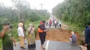 jalan-putus-di-kuansing.jpg
