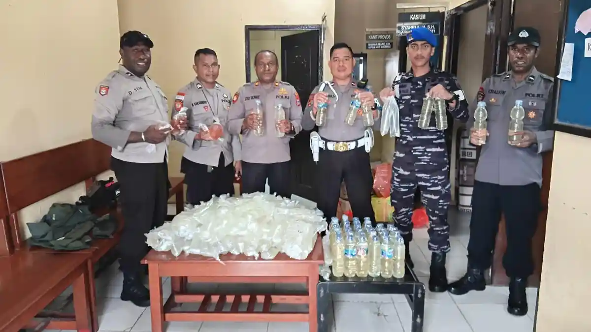 Tim Gabungan Terus Merazia Miras Dibawa Penumpang Kapal Dari Luar Mimika