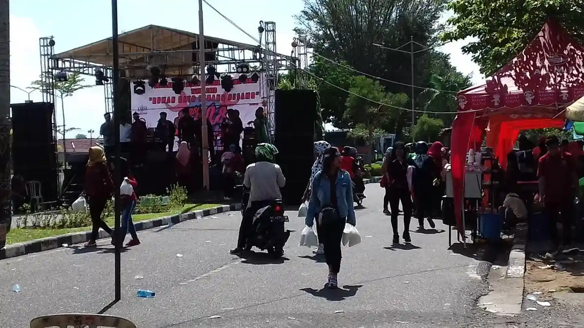 Peringati 1 May, Abdul Ajak Anak Istri Rayakan Hari Buruh, Pemutusan Kerja Sepihak Masih jadi Teror