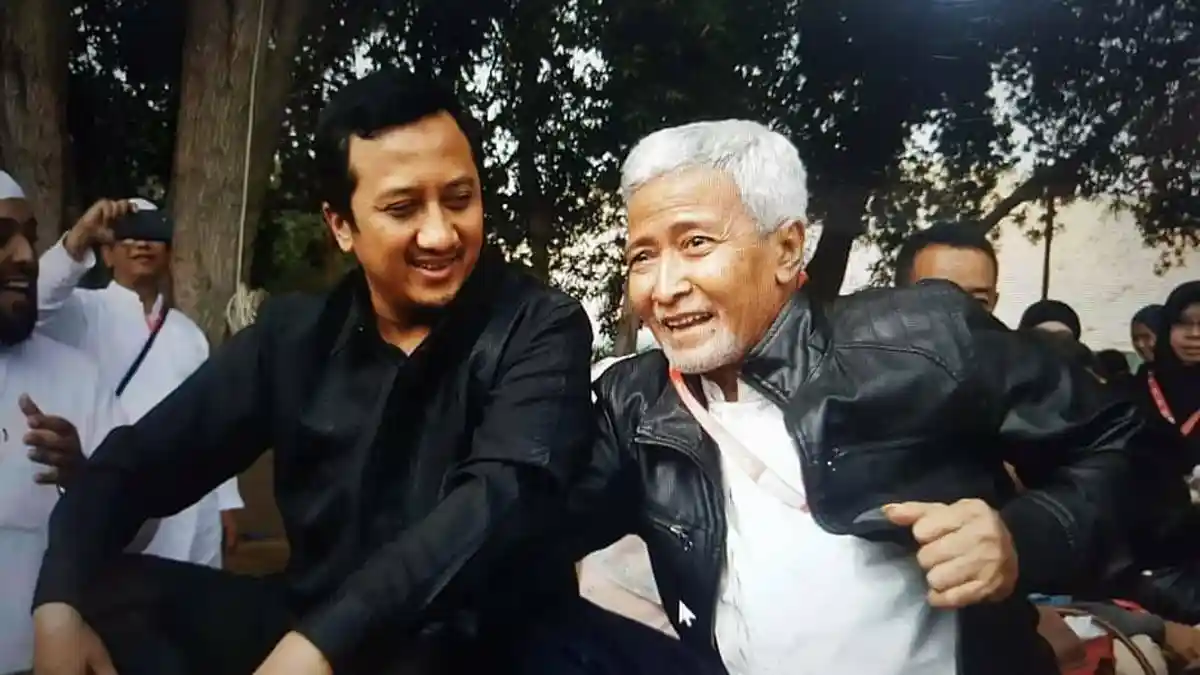 Makamkan Jenazah Sang Ayah, Ustaz Yusuf Mansur Ucapkan Ini