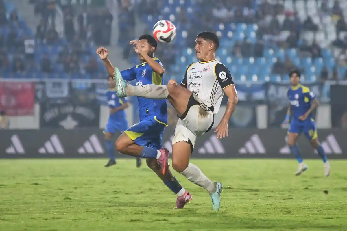 Arema FC Tumbang Lawan Persija dengan Skor 1-2, Hujan Kartu Merah