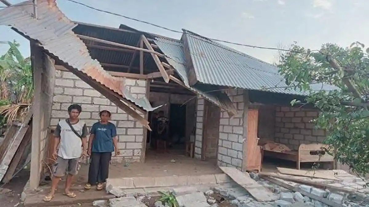 10 Rumah di Manubelon Diterjang Angin Puting Beliung, BPBD Masih Lakukan Pendataan di Lapangan