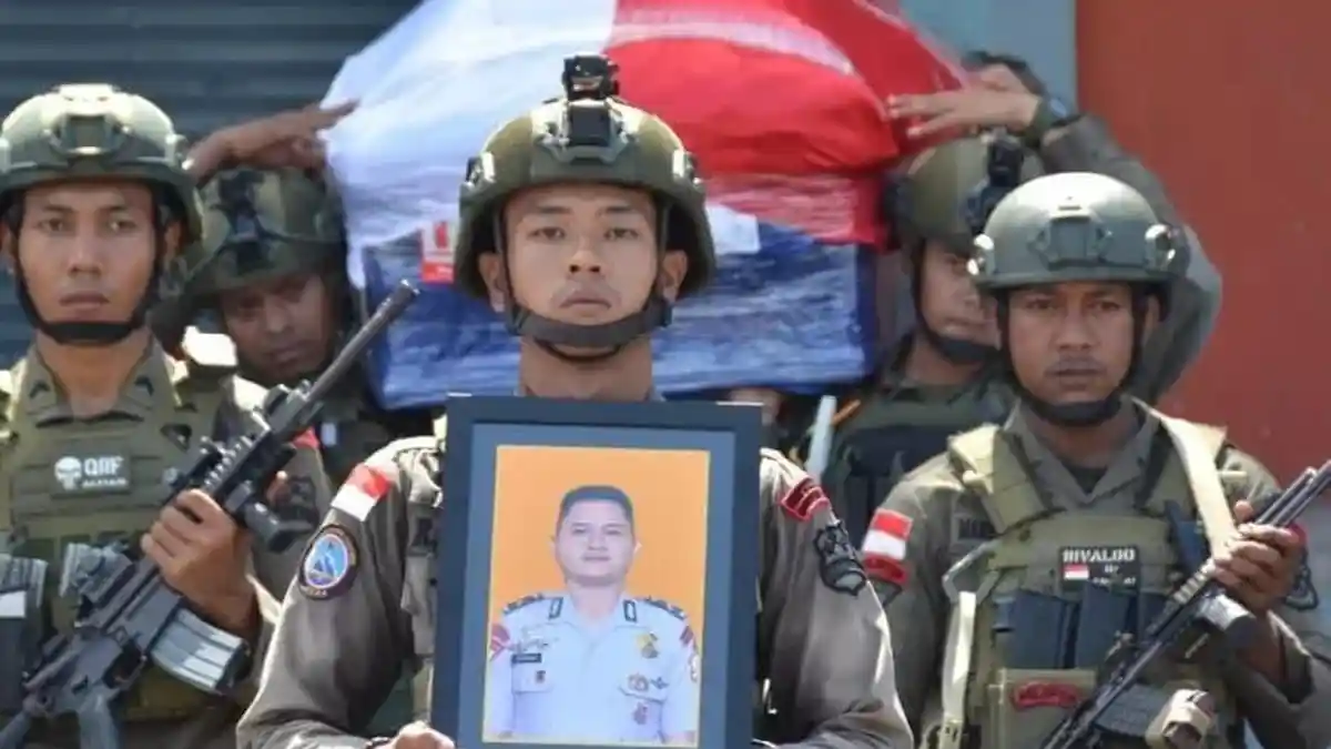 BREAKING NEWS : Anggota Brimob Briptu Alfando Steve Karamoy Gugur Terkena Tembakan KKB Papua