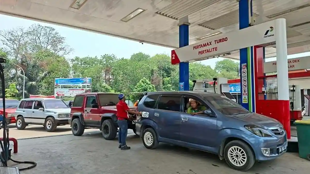 Antrean Pertalite dan Biosolar B50 di SPBU Tapin Meningkat, Ini ...