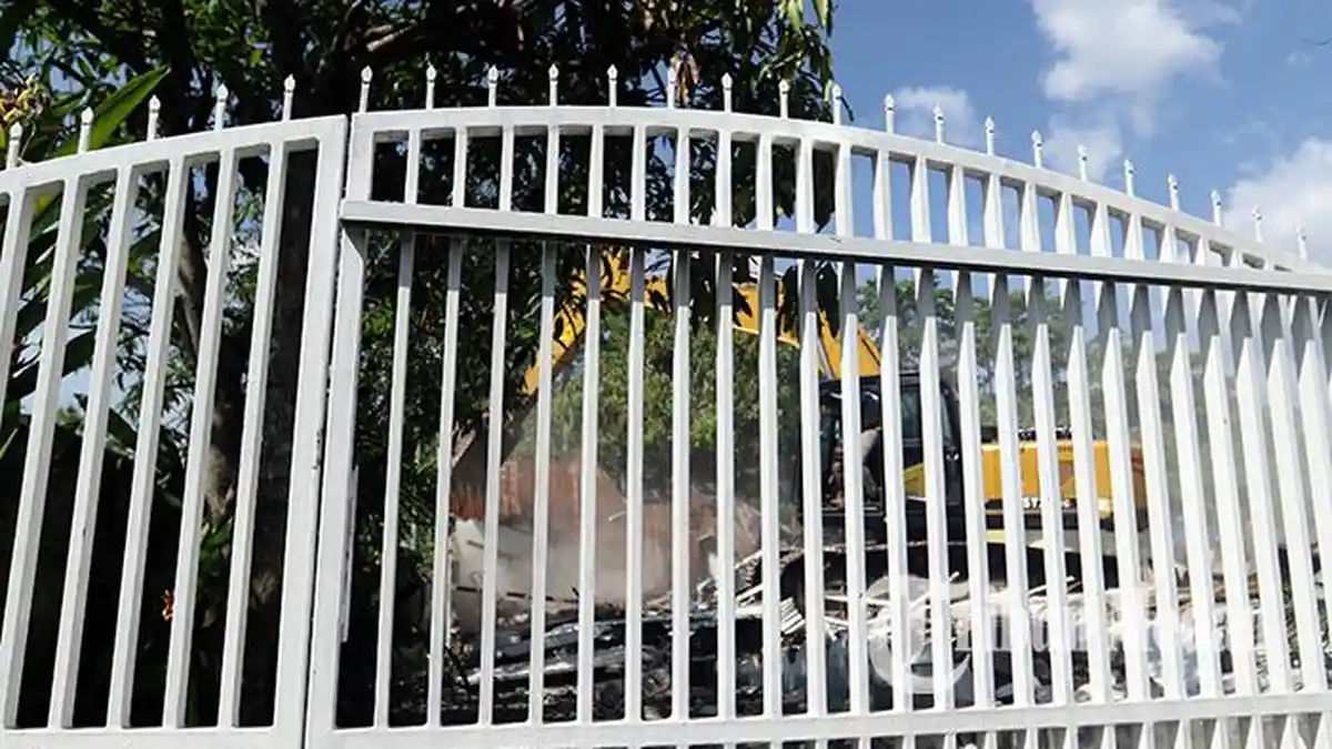 Berita Foto: Suasana Penertiban Bangunan yang Berdiri di Areal Lahan HGU Sampali Ricuh - 07062023_PENERTIBAN_BANGUNAN_DANIL_SIREGAR_3jpg.jpg