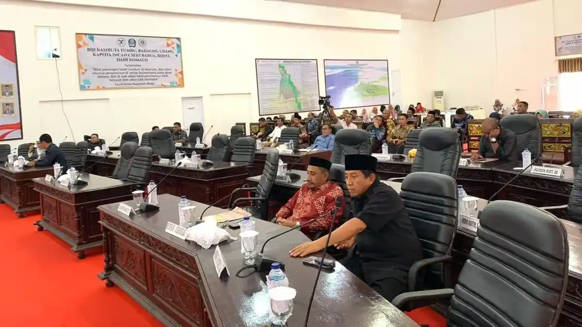 Sibuk Kampanye Pilkada, Belasan Anggota DPRD Halmahera Selatan Absen Paripurna RAPBD 2025