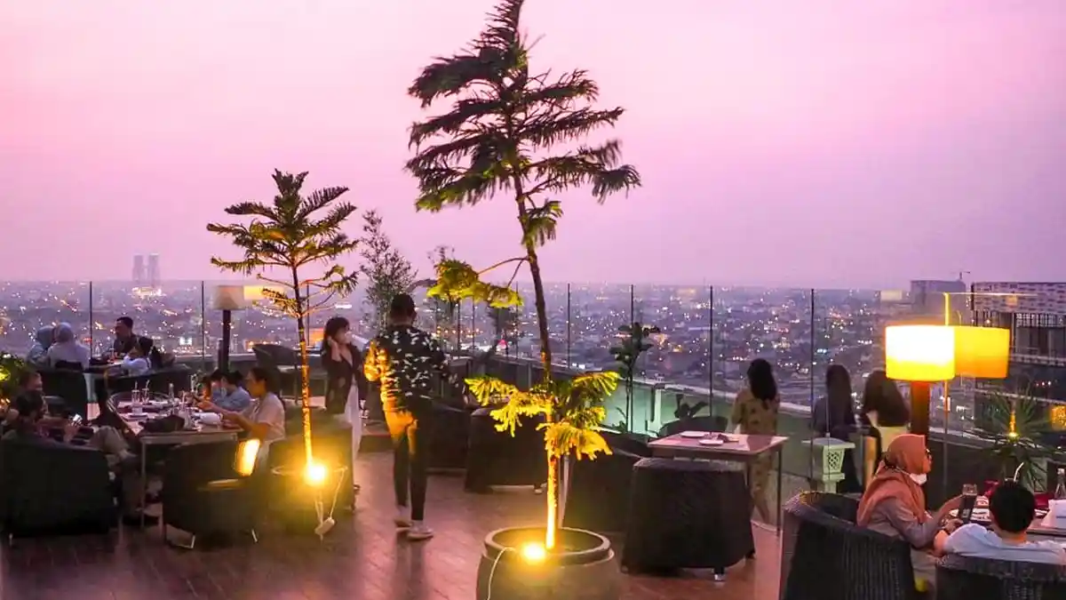 Pesona City Light dari 5 Rooftop Hits di Medan