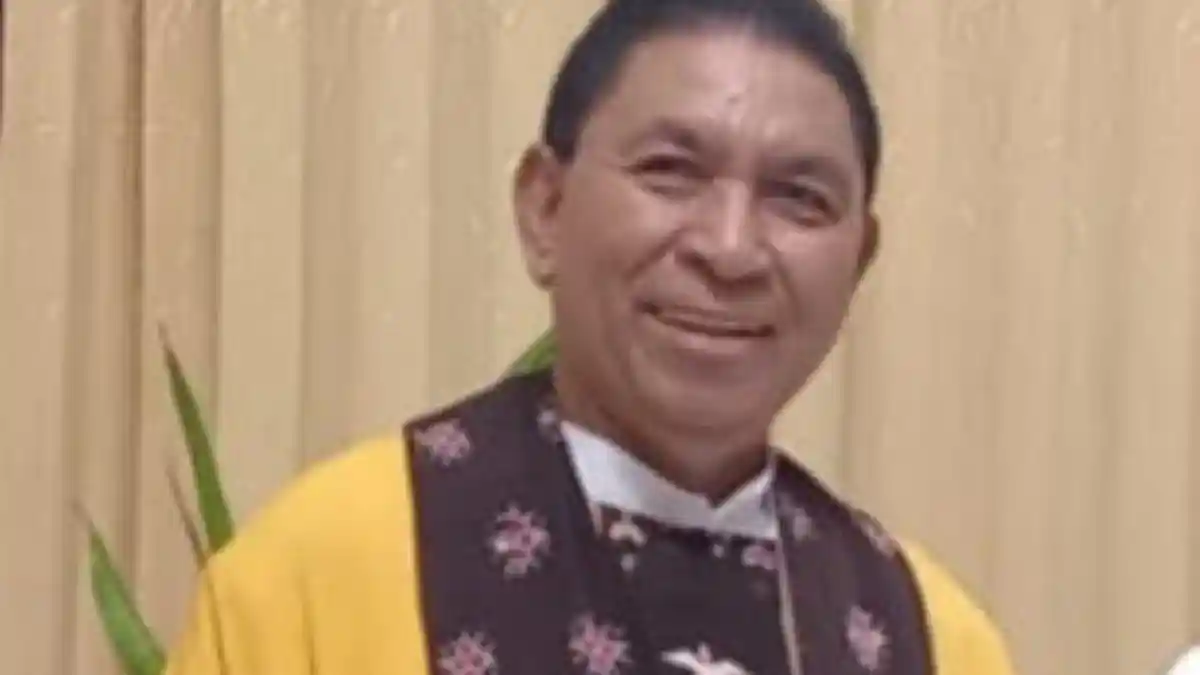 Profil Imam Katolik Keuskupan Maumere Romo Cyrilus Meo Mali Pr