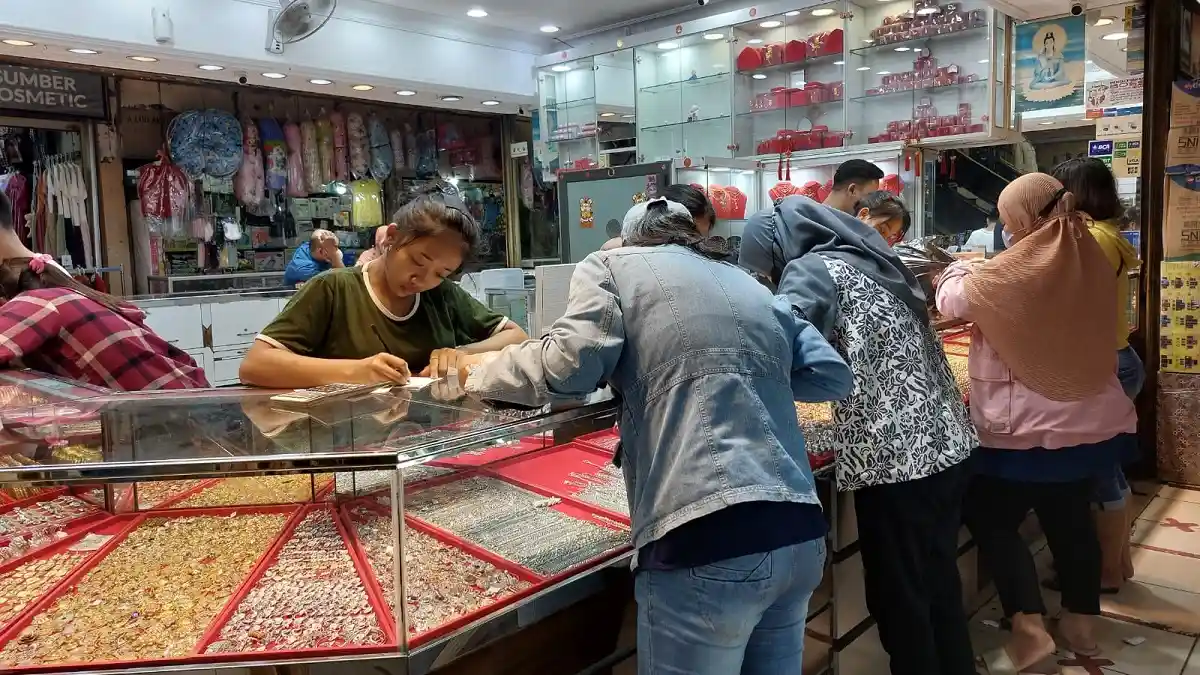 Jelang Lebaran, Toko Emas Belum Kebanjiran Pembeli, Harga Stabil