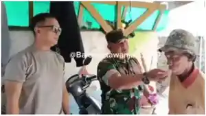 Pedagang-es-gabus-di-Kemayoran-Jakarta-Pusat-diintimidasi-dua-pria-berseragam-TNI-dan-polisi.jpg