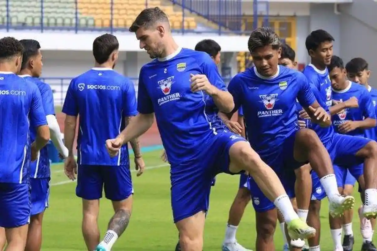 Kabar Buruk Bobotoh: Persib Masih Belum Bisa Diperkuat Sosok Rp 3,9 M, Bojan Beri Bocoran Kembalinya