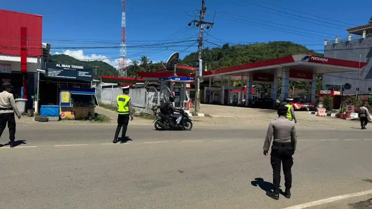 Urai Kemacetan di SPBU Kali Mamuju Polisi Minta Sopir Truk Antre Solar di SPBU Lain