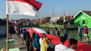Upacara-Kemerdekaan-di-Dukuh-Timbulsloko-Sayung-Demak-yang-tahunan-terendam-rob.jpg