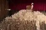 Kesibukan Pembuat Dupa Jelang Imlek di Vietnam