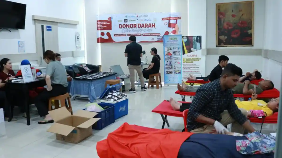 Bantu Saudara/i yang Membutuhkan, Klinik Atlantis Mengadakan Donor Darah Sehat Bersama Yayasan HOPE