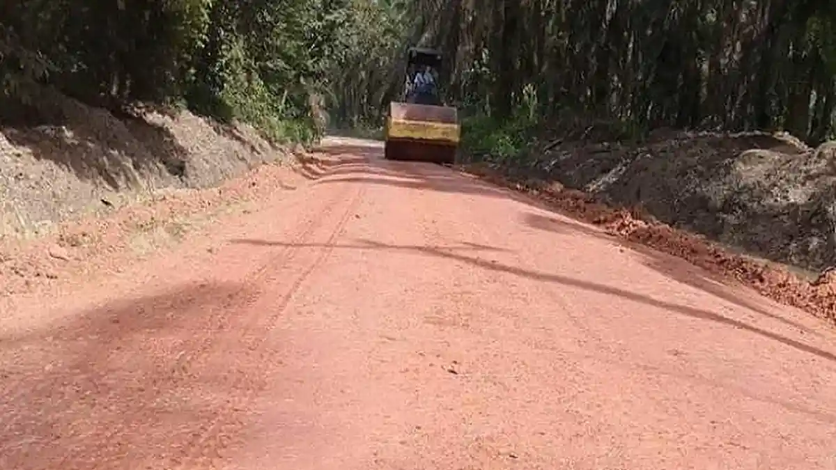 Kerusakan Jalan Poros Rawas Ilir- Nibung Diperbaiki Perusahaan, Warga Berharap Adanya Parit