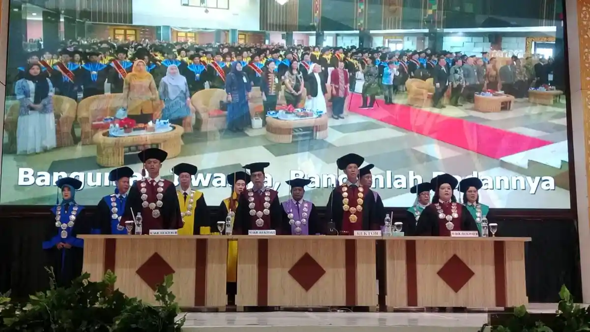 Wisuda ke-22 UKMC, Rektor Tekankan Pentingnya Soft Skill untuk Menghadapi Tantangan Global - Universitsa-Katolik-2211.jpg